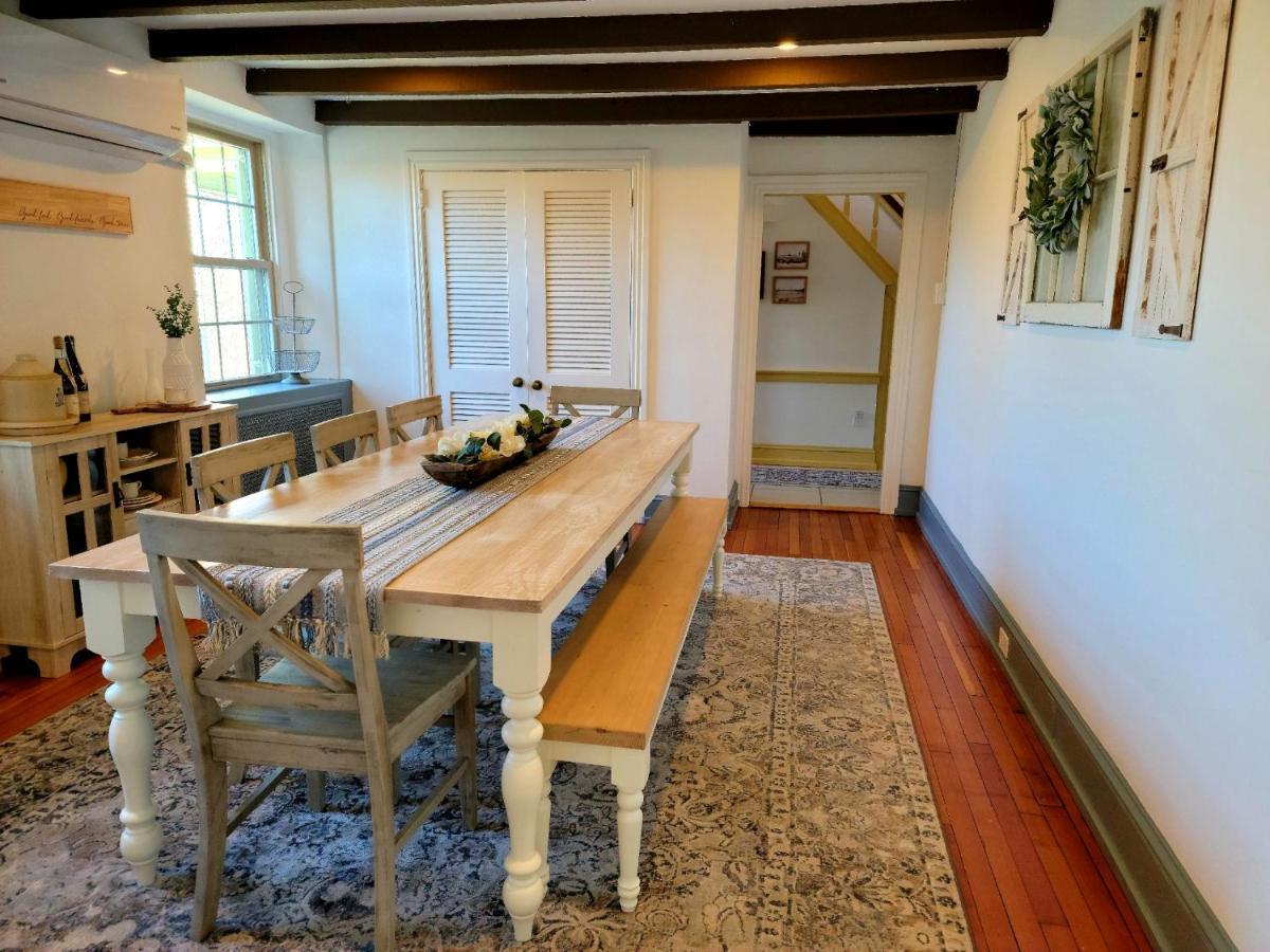Downingtown Manor - 1900S Farmhouse With Creek Views Eksteriør billede
