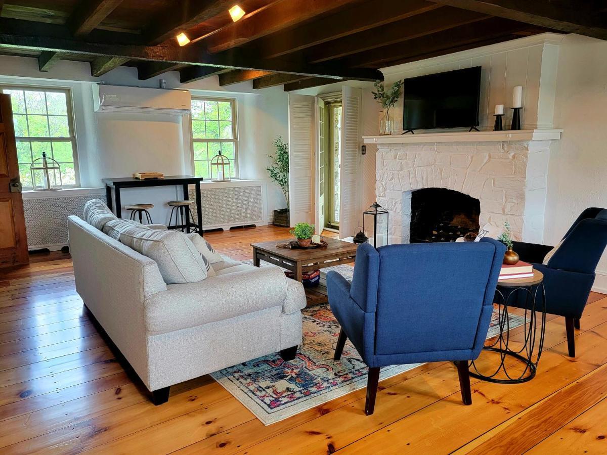 Downingtown Manor - 1900S Farmhouse With Creek Views Eksteriør billede