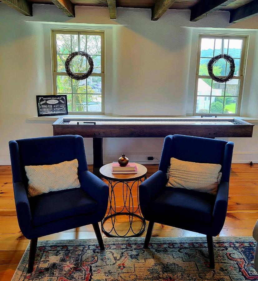 Downingtown Manor - 1900S Farmhouse With Creek Views Eksteriør billede